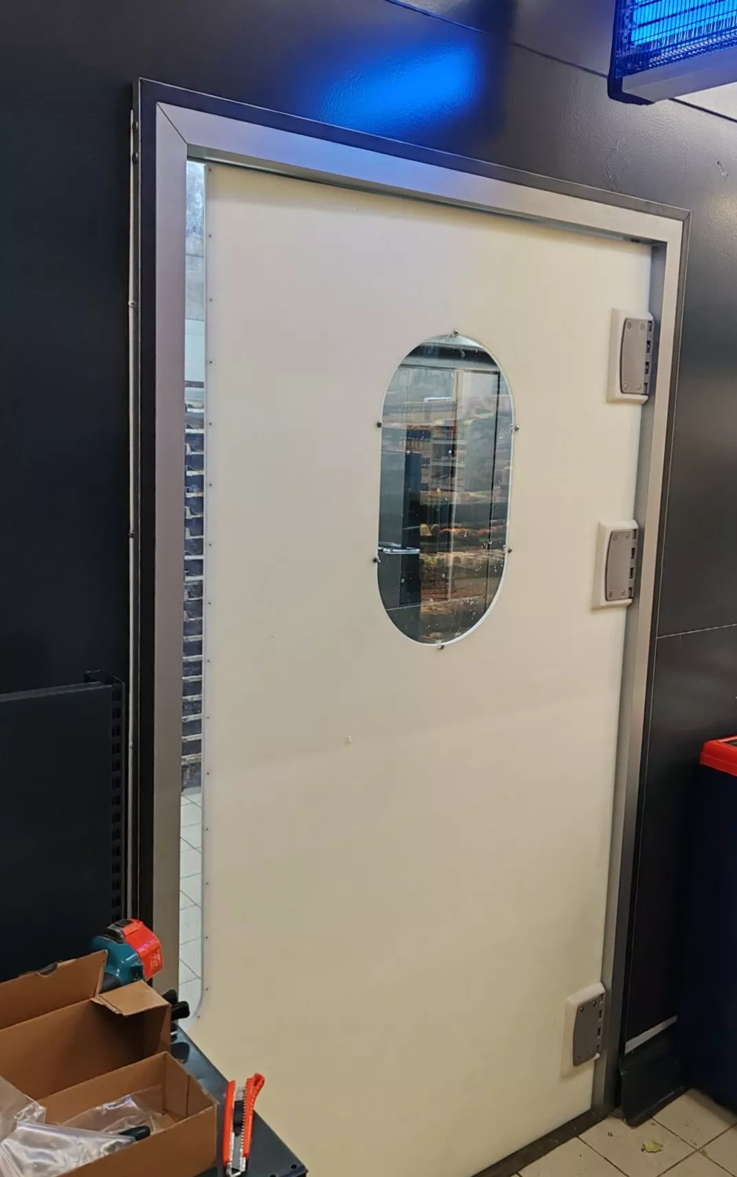 Дверь маятниковая 1200х2120